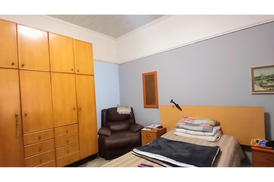10 Bedroom Property for Sale in Maitland Western Cape